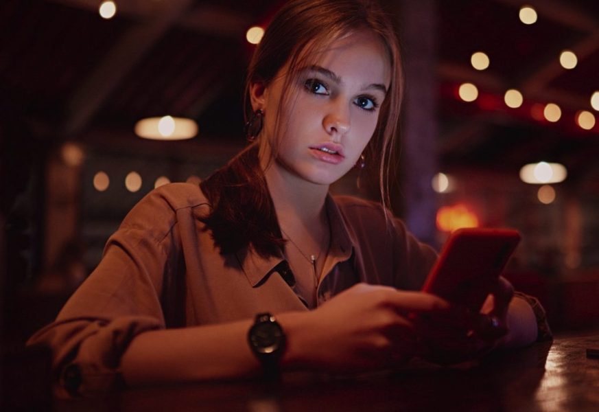 How a woman\’s side glance took the internet by storm